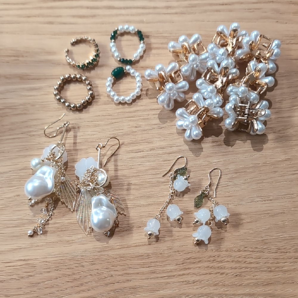 Faux Gold and Pearl Accessories Set